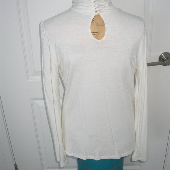 White  Loose Wrinkly Turtle Neck - Picture 4 of 6